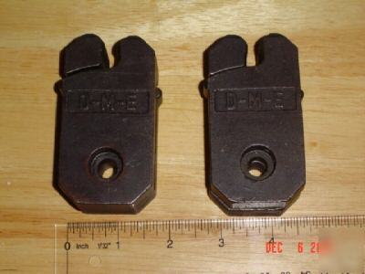 Pair dme plastic injection mold pin slide locks