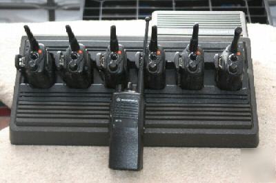 Motorola HT750 uhf lot - 7 radios - gang charger 