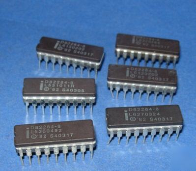 D82284-8 intel vintage ic 18-pin cerdip P82284