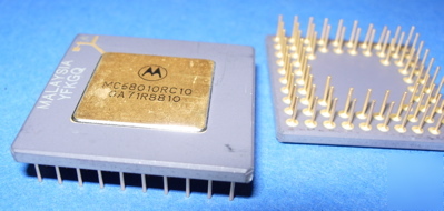 MC68010RC10 16/32-bit microprocessor