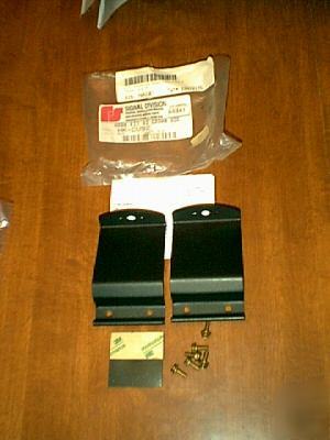 Federal signal light bar hook mounting kit - ford 