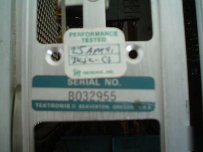 Tektronix DF1 display formatter w/ 7D01 logic analyzer