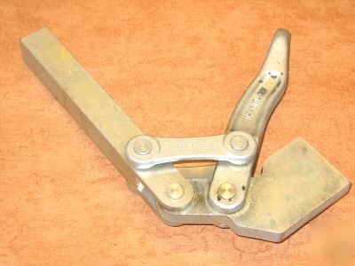 Destaco 557 diagonal handle hold-down action clamp