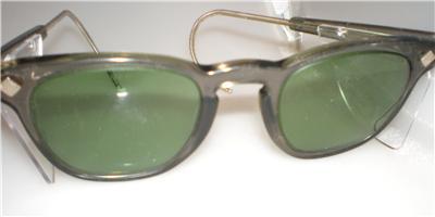 Bouton green safety glasses with side shields