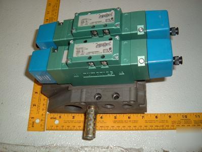 Lot 2 directional numatic air valve/w bridge 236-384B