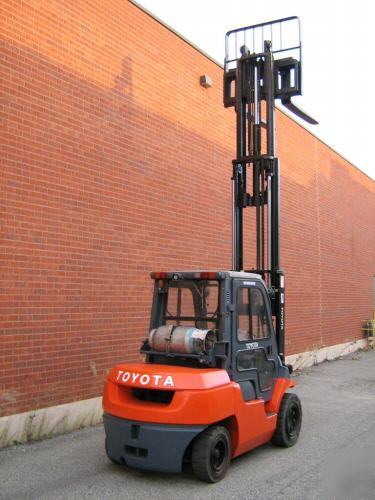 Toyota 8000 lbs forklift lpg fork lift truck outdoor