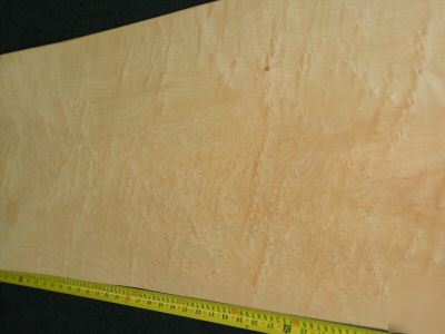 Nice birdseye maple veneer w/heartwood 78 sqft lot 3066