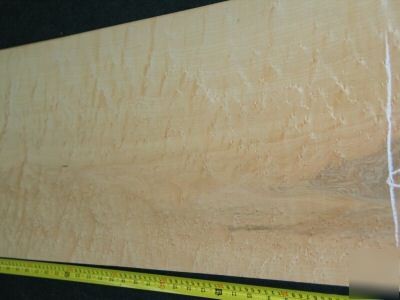 Nice birdseye maple veneer w/heartwood 78 sqft lot 3066
