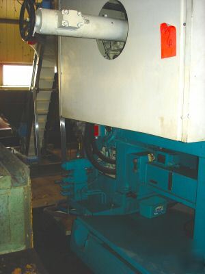 Sumitomo injection molding machine 220 ton 1993 