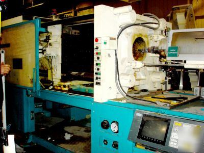 Sumitomo injection molding machine 220 ton 1993 