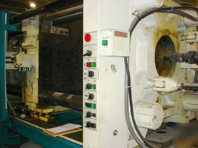 Sumitomo injection molding machine 220 ton 1993 