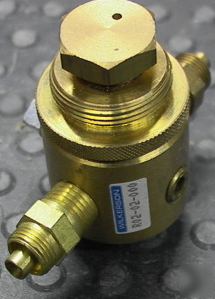 Wilkerson R02-02-000 small air pressure regulator