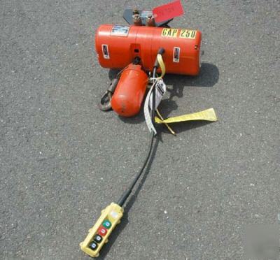 Cm loadstar model b 1/4 ton motorized chain hoist