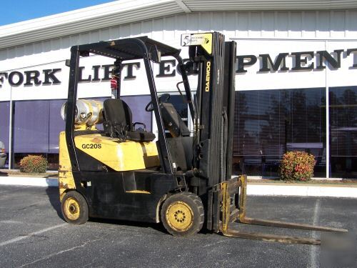 Daewoo 4,000 lb cushion tire forklift truck lp gas