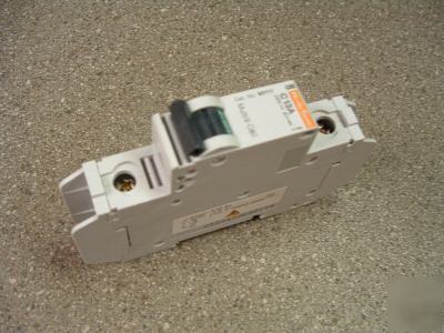 Square d 60111 line load breaker 1 pole 13A trip c 240V