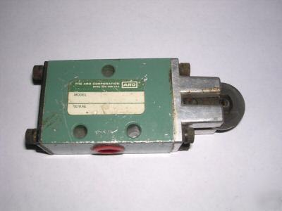 Aro 3-way 2-position valve 1/8 npt, roller cam, 5030-05