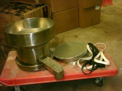 Vibratory screening machine