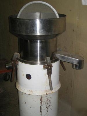 Vibratory screening machine