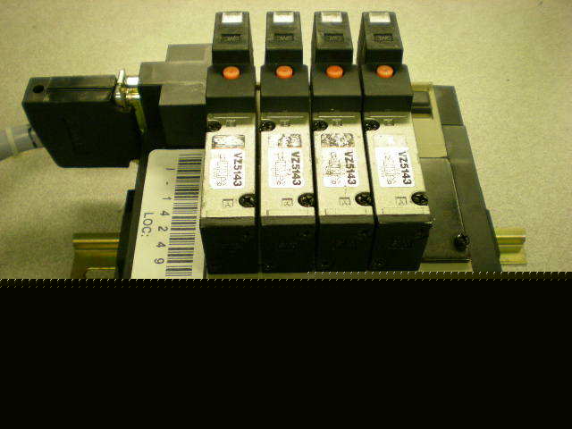 Smc 5 valve block with 4 VZ5143 solenoid valves