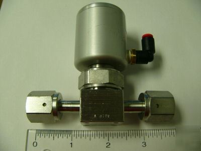 Swagelok gas valve 6LV-DAFR4-p-c lot of 6 each