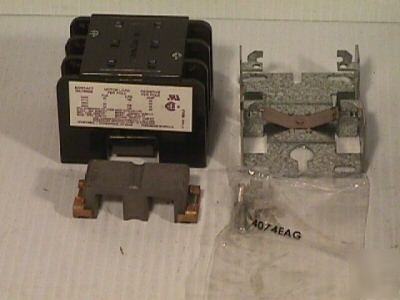 Honeywell R8212 g 1217 contactor 30A 3 pole hvac R8212G