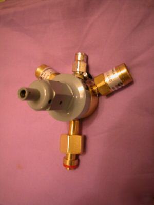 CO2 primary reducing valve - gas regulator 