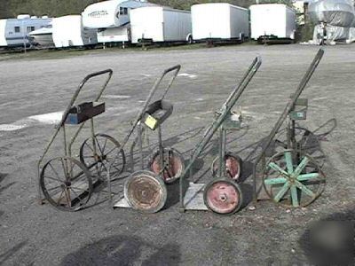 Industrial gas cylinder hand trucks with chain