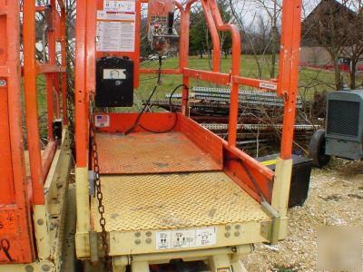 2000 jlg 1932E2 scissor lift 24' working height 