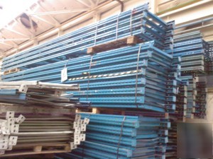 5 bays of finspa pallet racking 8M high - 2.7M beams