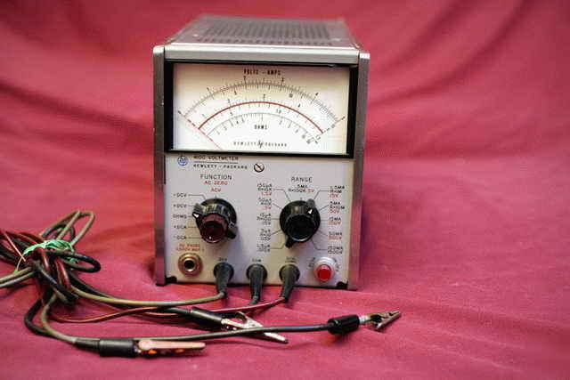 Vintage mid 60S hp 410C electronic voltmeter w manual