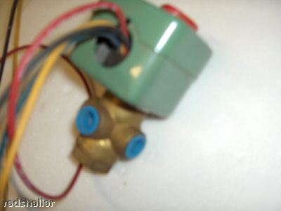 New asco 3 way soleniod valve DA8320A105 Â¼