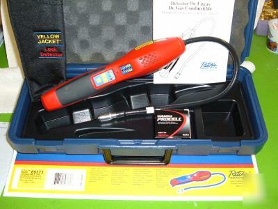 Combustible gas leak detector w/batteries & case 69373