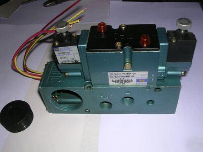 Mac 24VDC 4/3 solenoid valve 82A-fc-bkc-tm-dffp-1DA