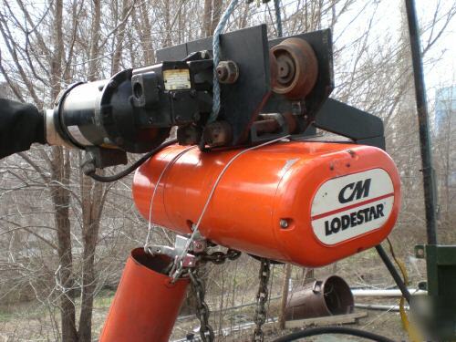 2 ton cm chain hoist with motorized trolley w/20' lift