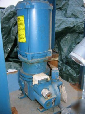 Unused 0.6 gph @ 700 psi milton roy tank & pump (4245)