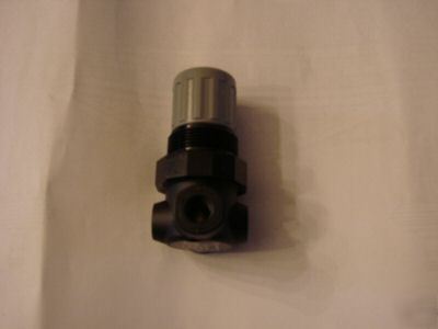 New norgren V07-100NNKA regulator 100 psi