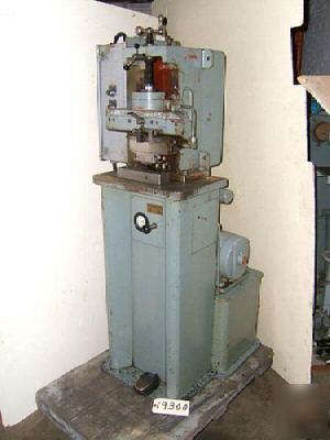 2.5 ton cadillac hydraulic marking machine no 58(19300)