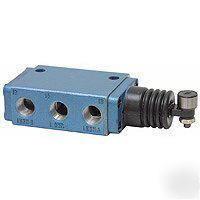 2 position, 4 way air valve mac #180001-112-0124 