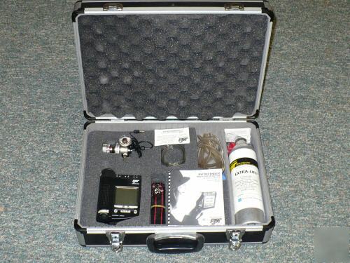 New bw defender gas detector D4-2000 complete w/carry 