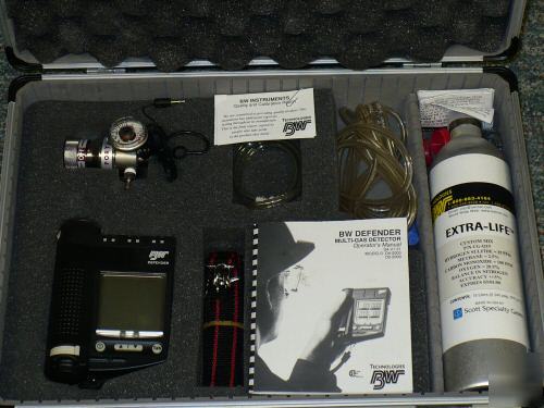 New bw defender gas detector D4-2000 complete w/carry 