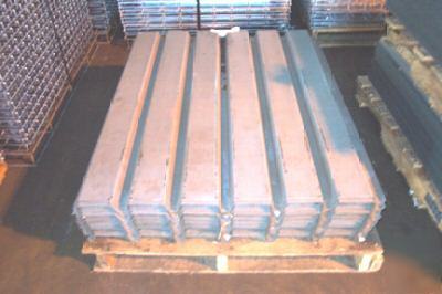 Corrugated steel deck for pallet rack