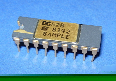 Linear DG528 siliconix vintage ic sample gold package
