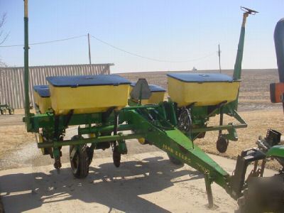 John deere 4 row planter , 7000 model , food plots