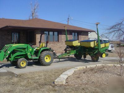 John deere 4 row planter , 7000 model , food plots