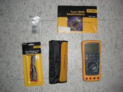 New fluke 189 true rms + tons of accessories TL40 TL81A