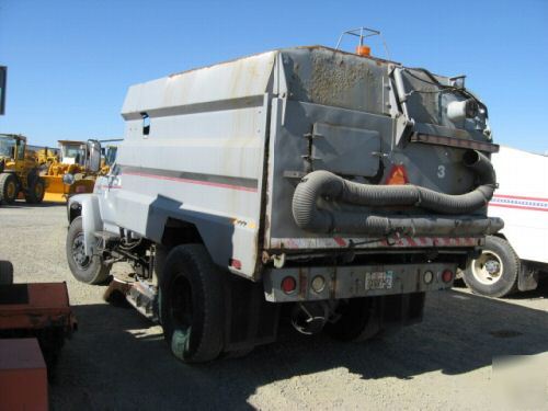 1987 ford F700 diesel sweeper street cleaner