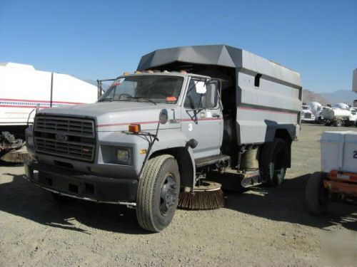 1987 ford F700 diesel sweeper street cleaner