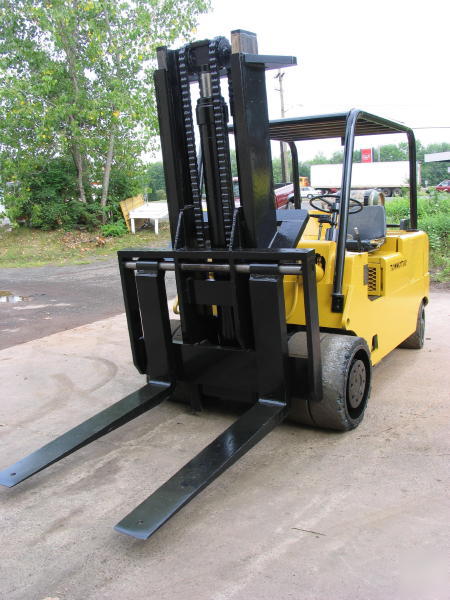 Towmotor 25,000 lb forklift