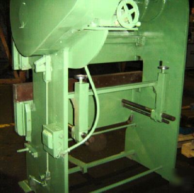 D & k 30 ton press brake x 5'