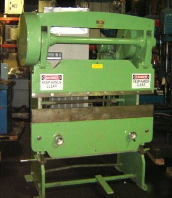 D & k 30 ton press brake x 5'